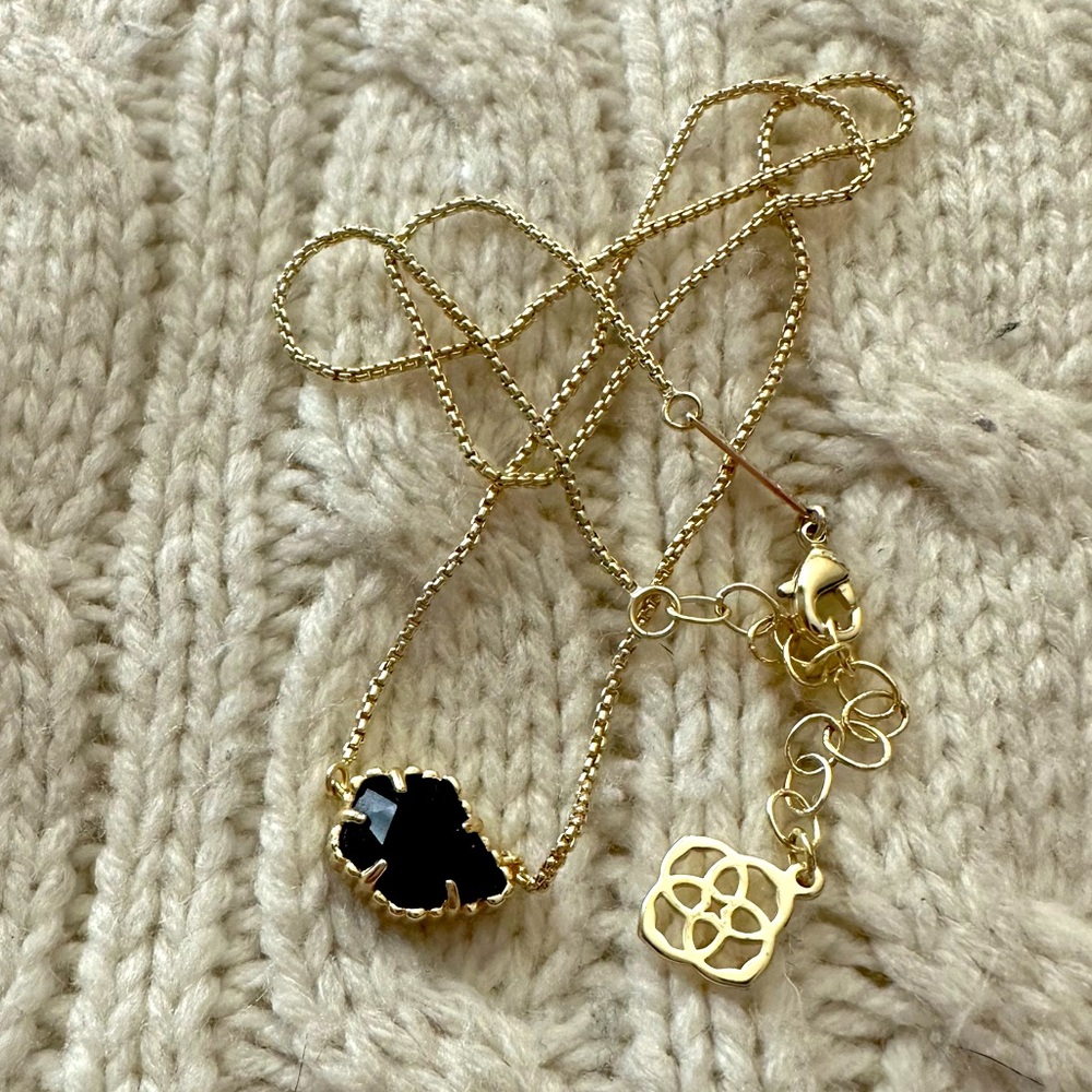 Like New Kendra Scott Tess necklace in gold with black stone